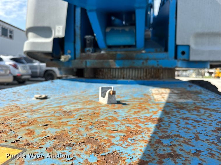 image for item EF2087 2001 Genie S60 boom lift