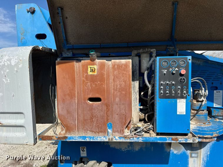 image for item EF2087 2001 Genie S60 boom lift