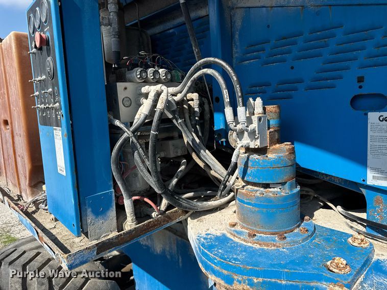 image for item EF2087 2001 Genie S60 boom lift