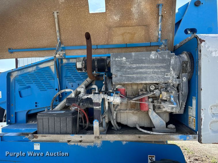 image for item EF2087 2001 Genie S60 boom lift