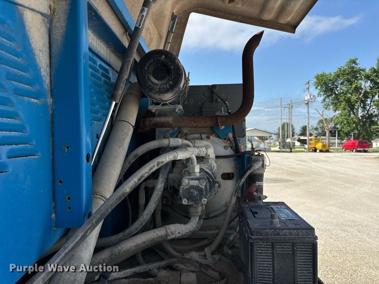 image for item EF2087 2001 Genie S60 boom lift