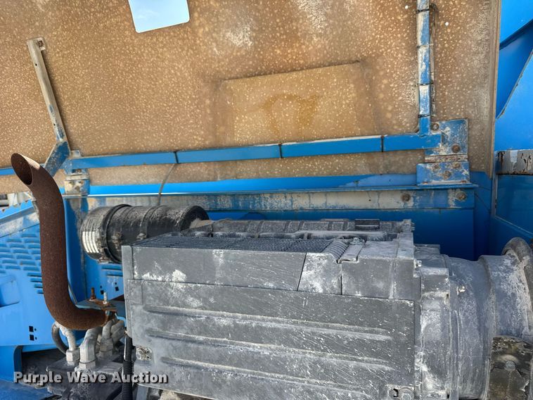 image for item EF2087 2001 Genie S60 boom lift