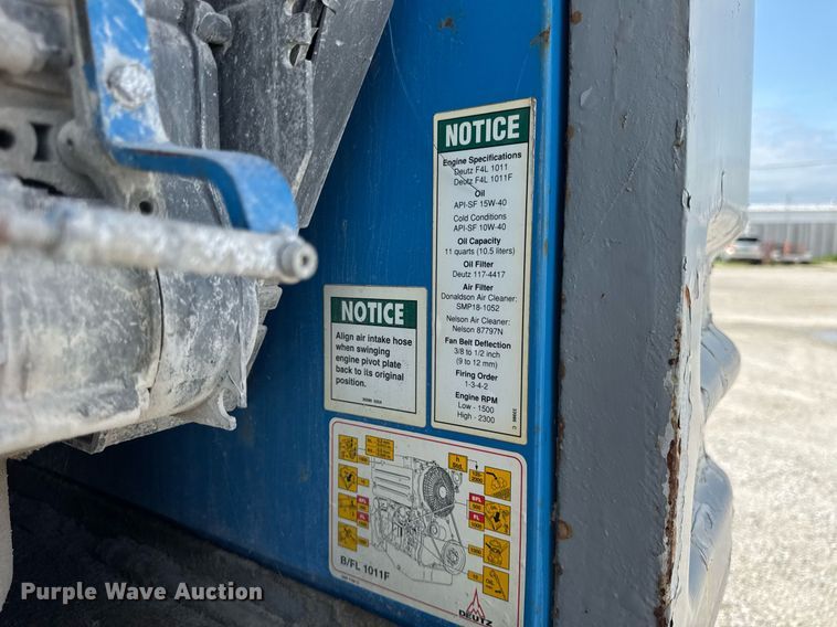 image for item EF2087 2001 Genie S60 boom lift