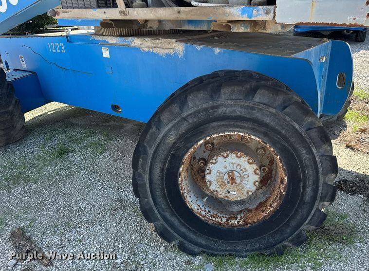 image for item EF2087 2001 Genie S60 boom lift