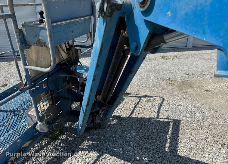 image for item EF2090 2006 Genie S65 boom lift