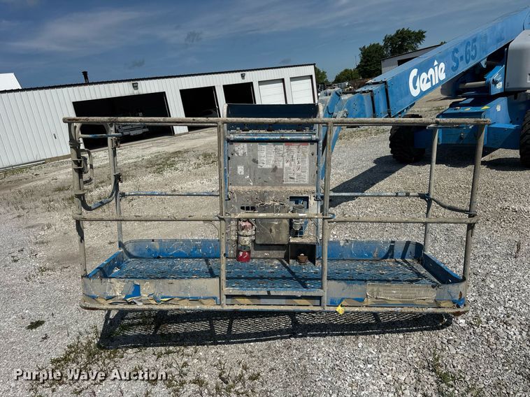 image for item EF2090 2006 Genie S65 boom lift