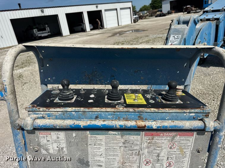 image for item EF2090 2006 Genie S65 boom lift