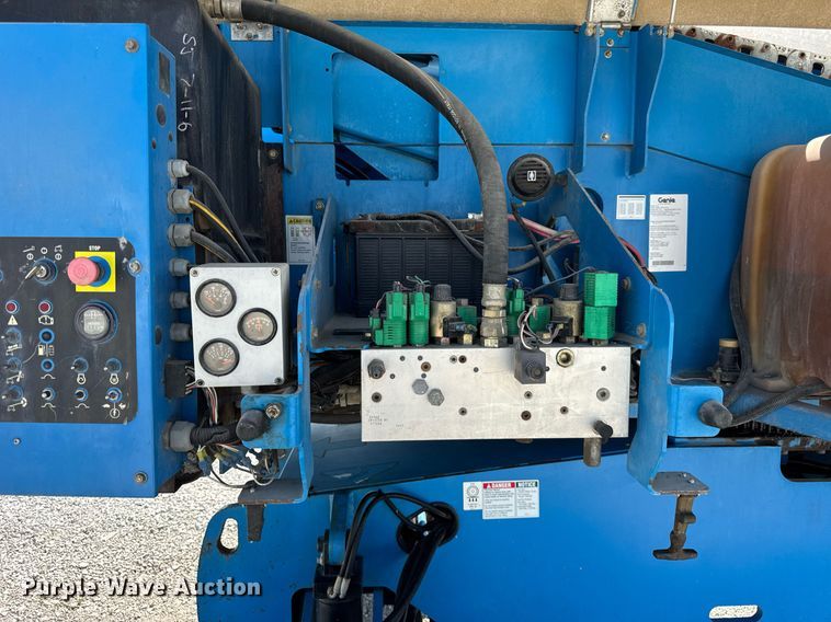 image for item EF2090 2006 Genie S65 boom lift