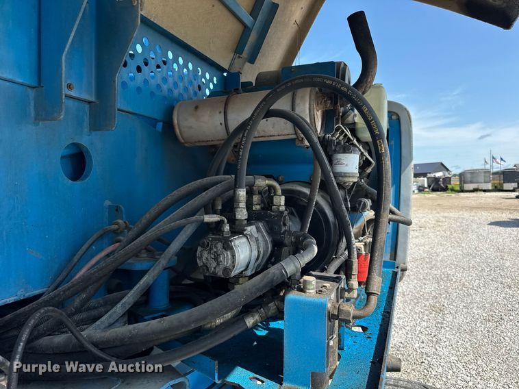 image for item EF2090 2006 Genie S65 boom lift