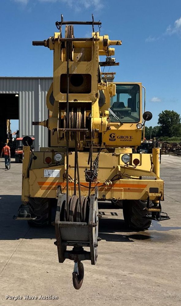 image for item EF2100 1996 Grove RT422 crane