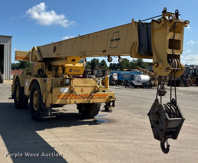 image for item EF2100 1996 Grove RT422 crane