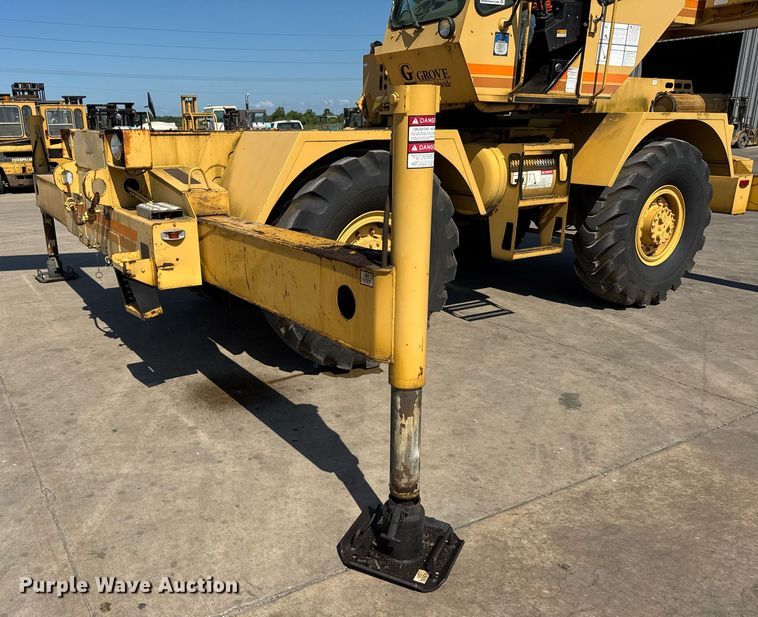 image for item EF2100 1996 Grove RT422 crane