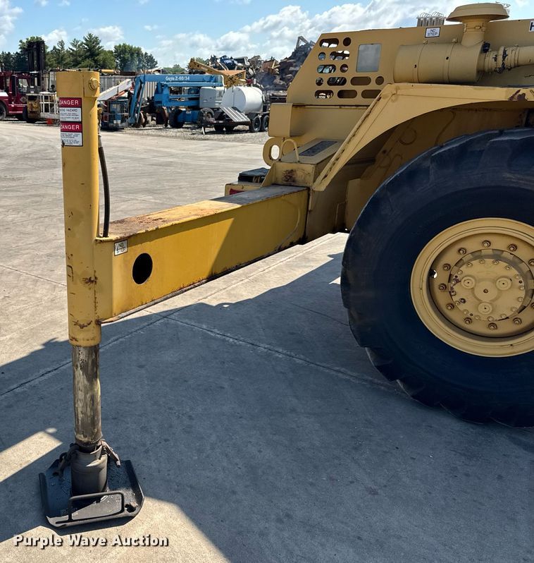 image for item EF2100 1996 Grove RT422 crane