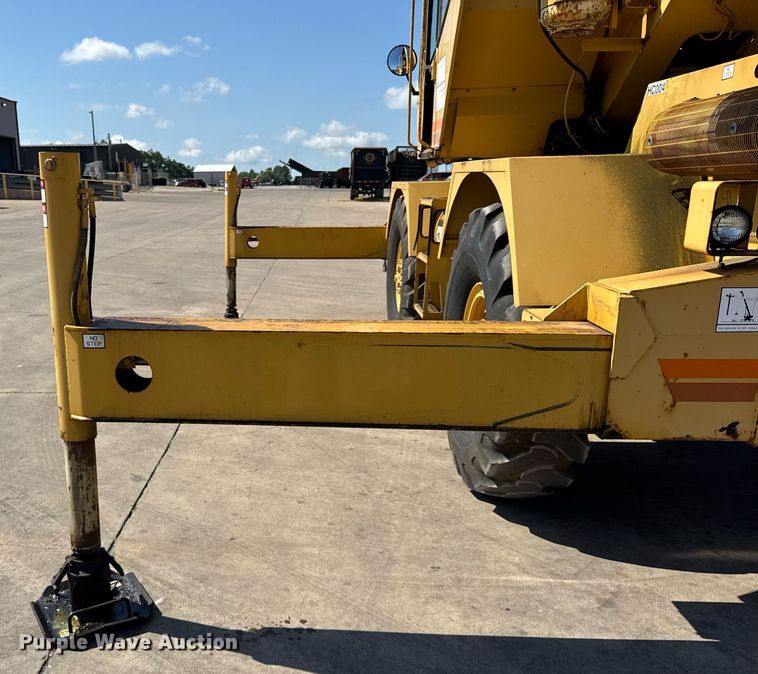 image for item EF2100 1996 Grove RT422 crane