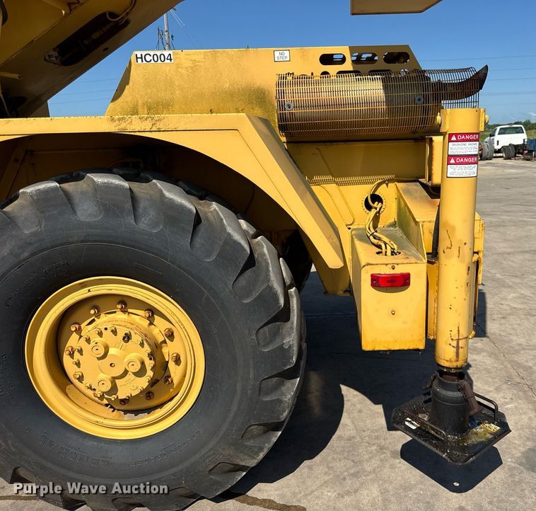 image for item EF2100 1996 Grove RT422 crane