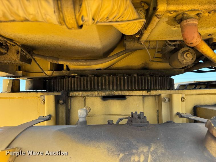 image for item EF2100 1996 Grove RT422 crane