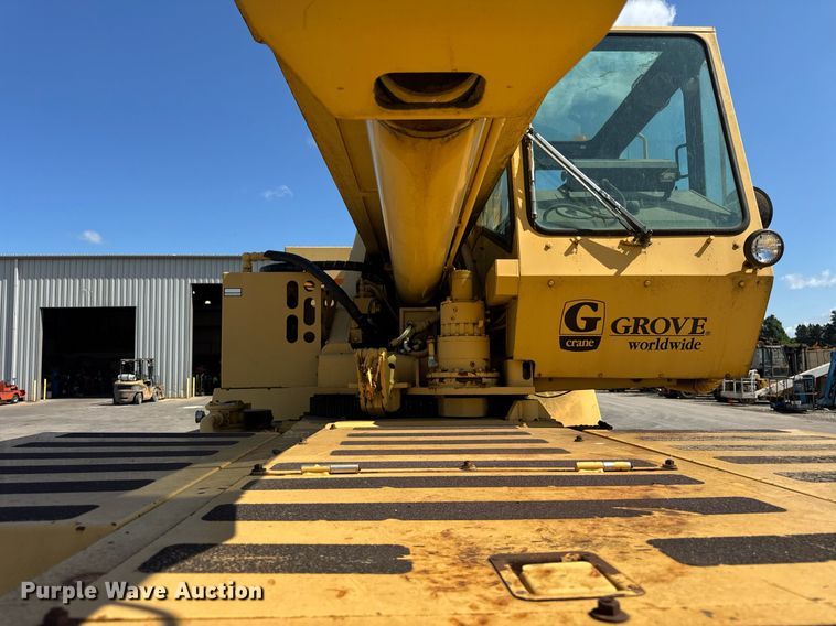 image for item EF2100 1996 Grove RT422 crane