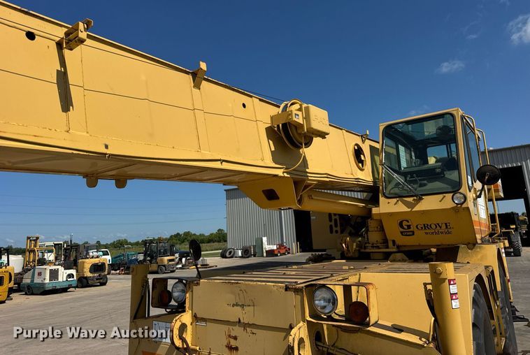 image for item EF2100 1996 Grove RT422 crane