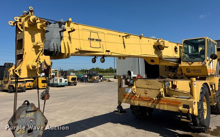 image for item EF2100 1996 Grove RT422 crane