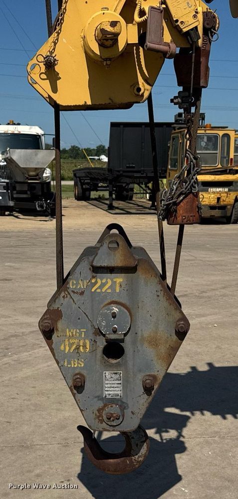 image for item EF2100 1996 Grove RT422 crane