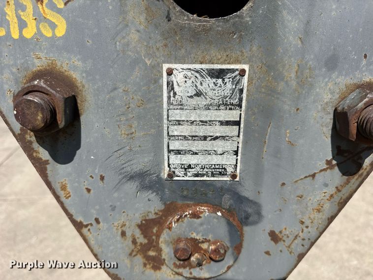 image for item EF2100 1996 Grove RT422 crane