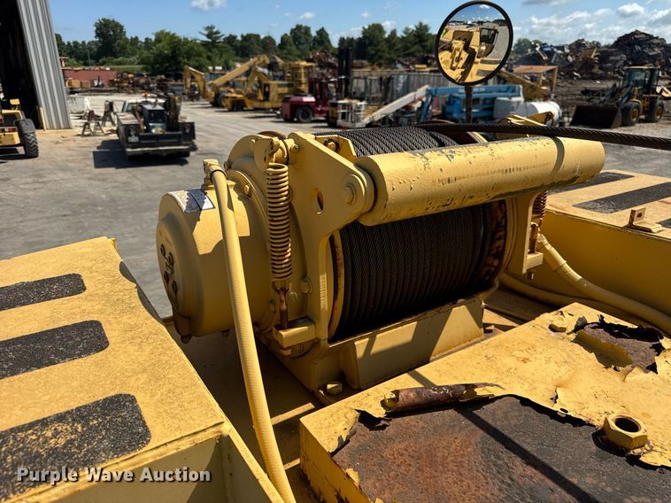 image for item EF2100 1996 Grove RT422 crane