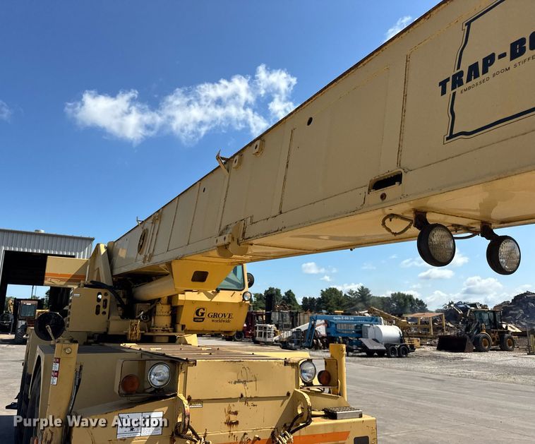 image for item EF2100 1996 Grove RT422 crane