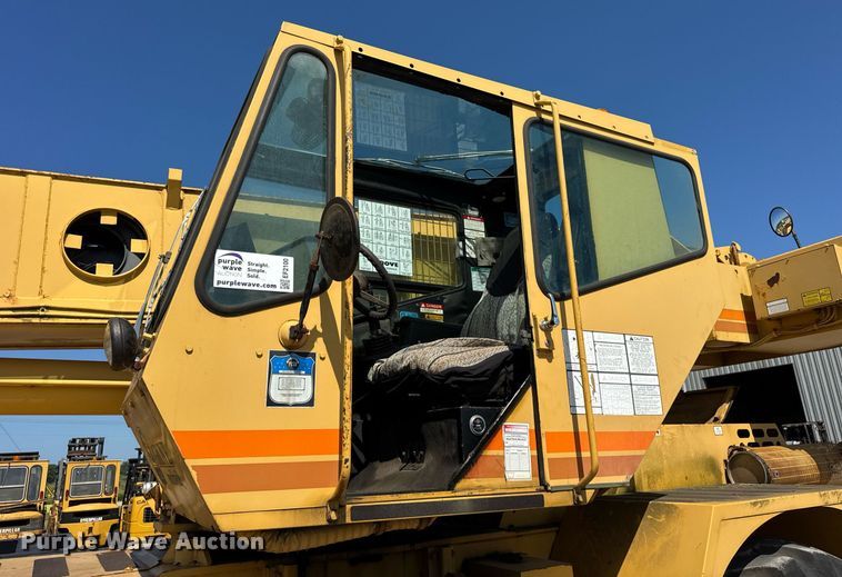 image for item EF2100 1996 Grove RT422 crane