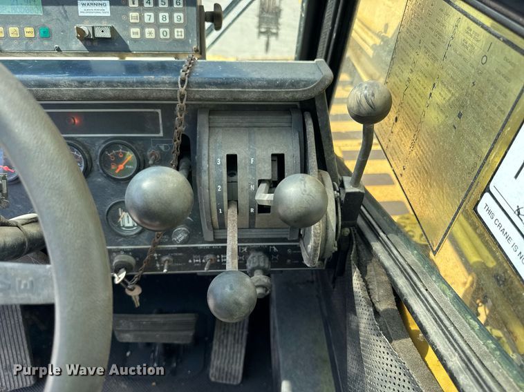 image for item EF2100 1996 Grove RT422 crane