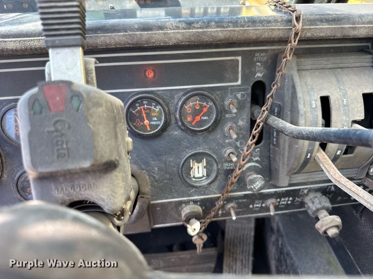 image for item EF2100 1996 Grove RT422 crane