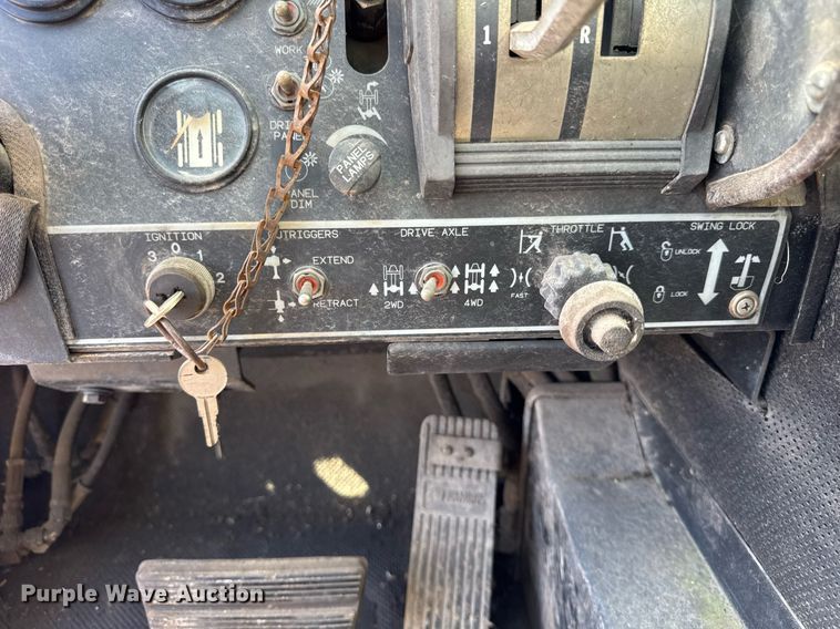 image for item EF2100 1996 Grove RT422 crane