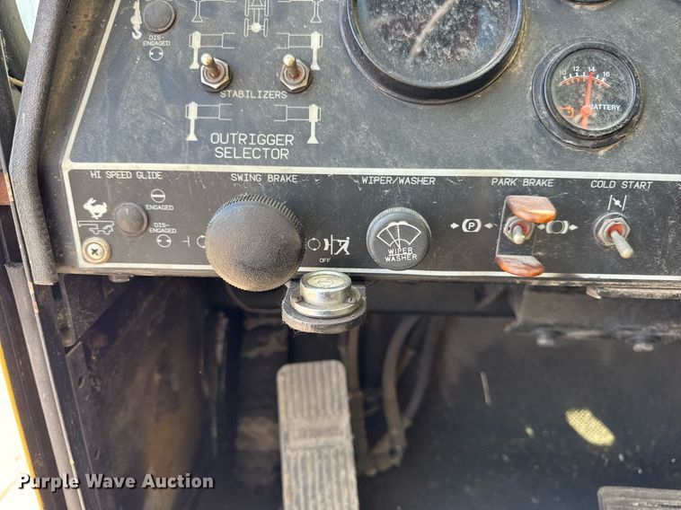 image for item EF2100 1996 Grove RT422 crane