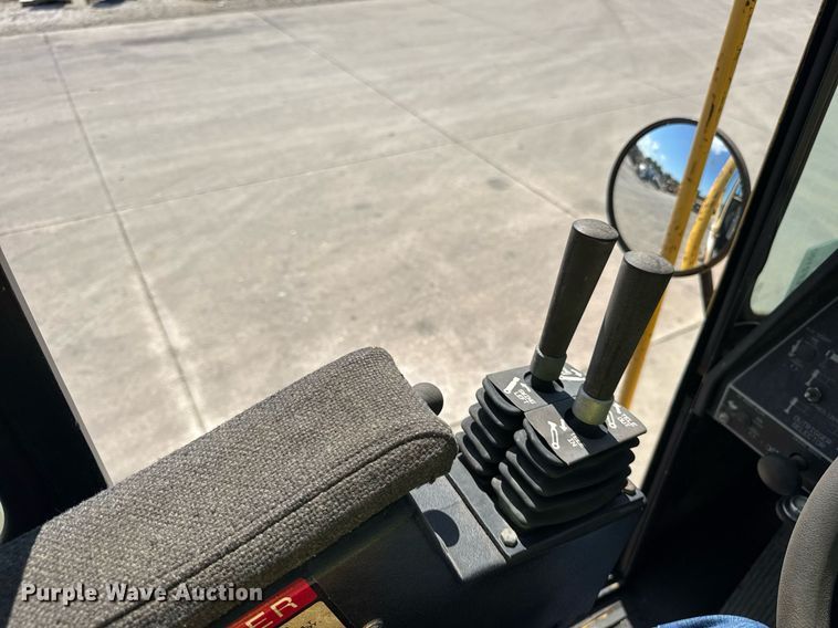 image for item EF2100 1996 Grove RT422 crane