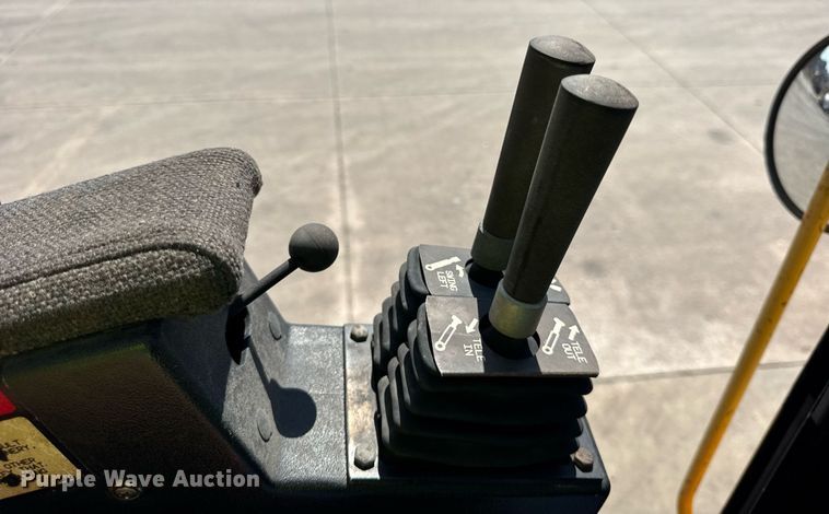 image for item EF2100 1996 Grove RT422 crane