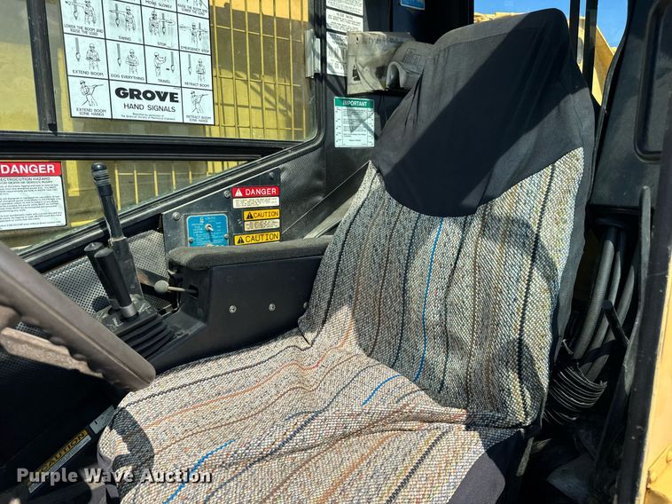 image for item EF2100 1996 Grove RT422 crane