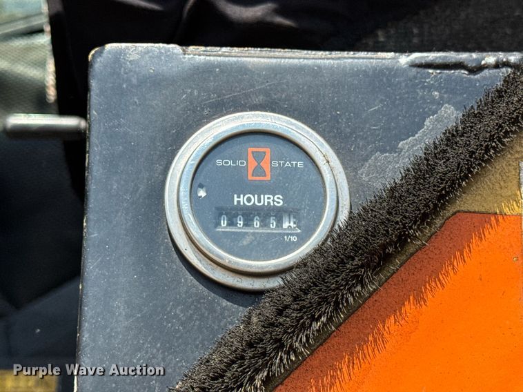 image for item EF2100 1996 Grove RT422 crane