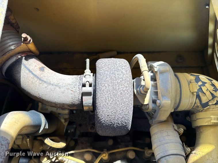 image for item EF2100 1996 Grove RT422 crane