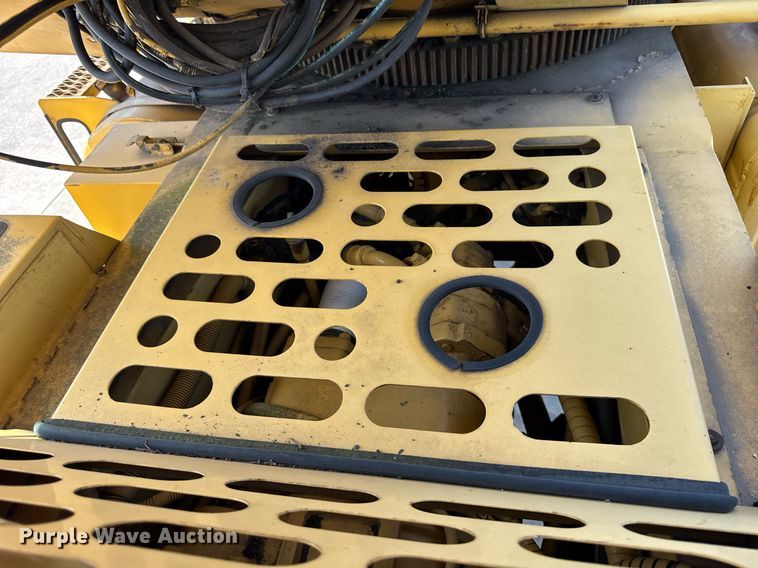 image for item EF2100 1996 Grove RT422 crane