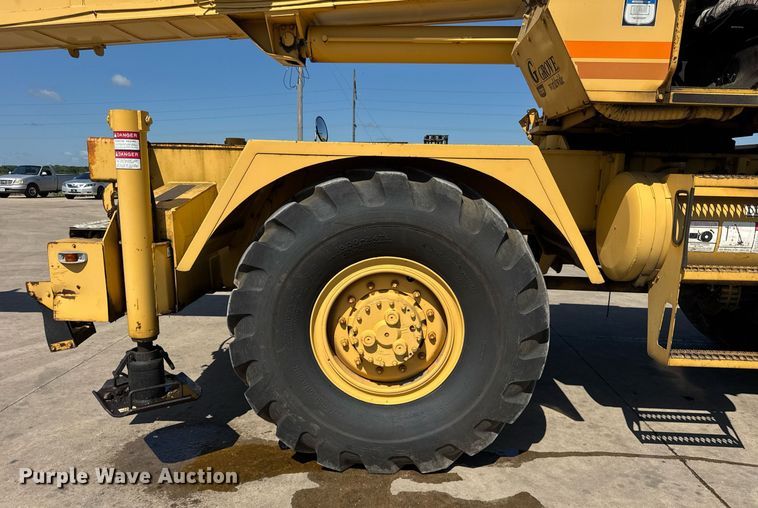 image for item EF2100 1996 Grove RT422 crane