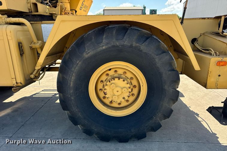 image for item EF2100 1996 Grove RT422 crane