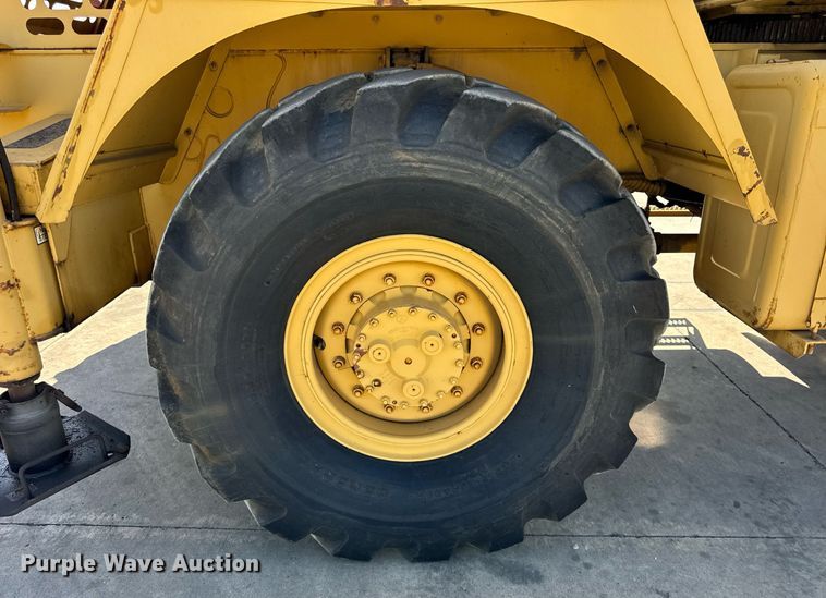 image for item EF2100 1996 Grove RT422 crane