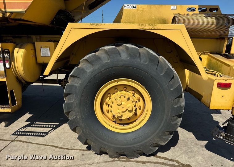 image for item EF2100 1996 Grove RT422 crane