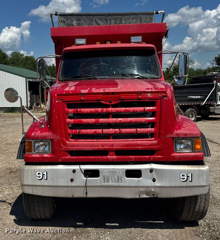 image for item EF2101 2000 Sterling LT9500 conveyor truck