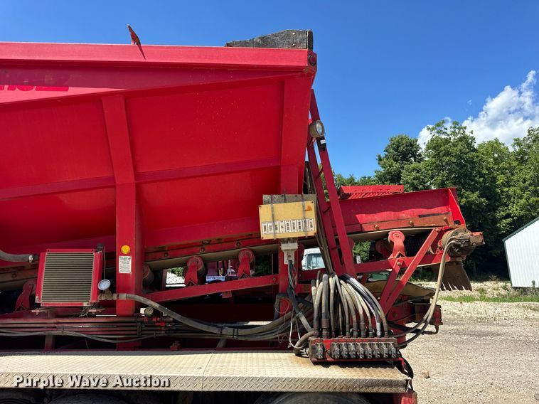 image for item EF2101 2000 Sterling LT9500 conveyor truck