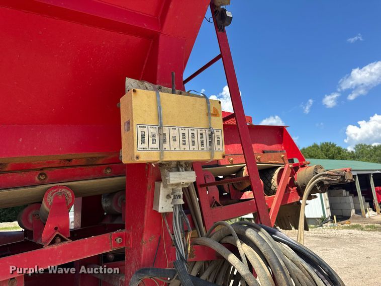 image for item EF2101 2000 Sterling LT9500 conveyor truck