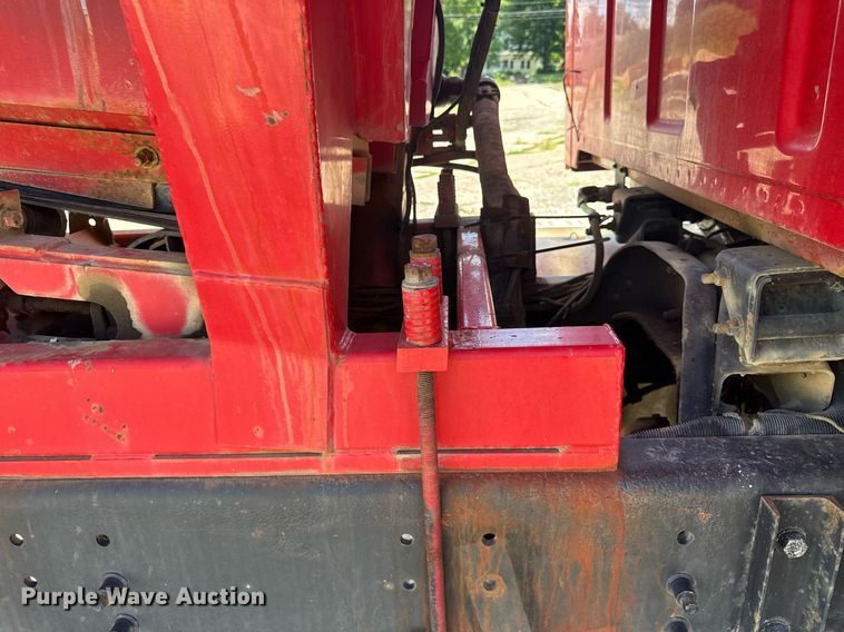 image for item EF2101 2000 Sterling LT9500 conveyor truck