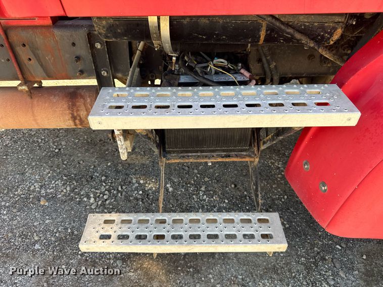 image for item EF2101 2000 Sterling LT9500 conveyor truck