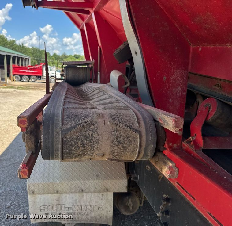 image for item EF2101 2000 Sterling LT9500 conveyor truck