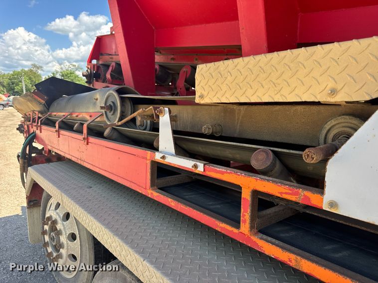 image for item EF2101 2000 Sterling LT9500 conveyor truck