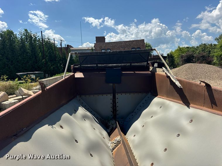 image for item EF2101 2000 Sterling LT9500 conveyor truck